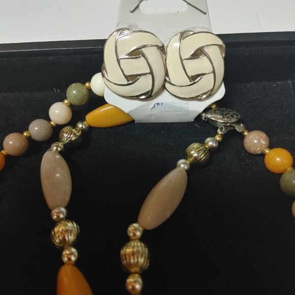 Set 3 Vintage Faux Stone Lucite Beaded Necklaces Earrings Gold Tone Multi Strand - Picture 6 of 10